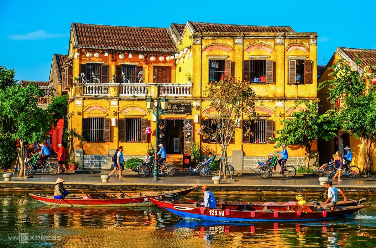 Top 4 Reasons why you should head to Vietnam for a permanent job